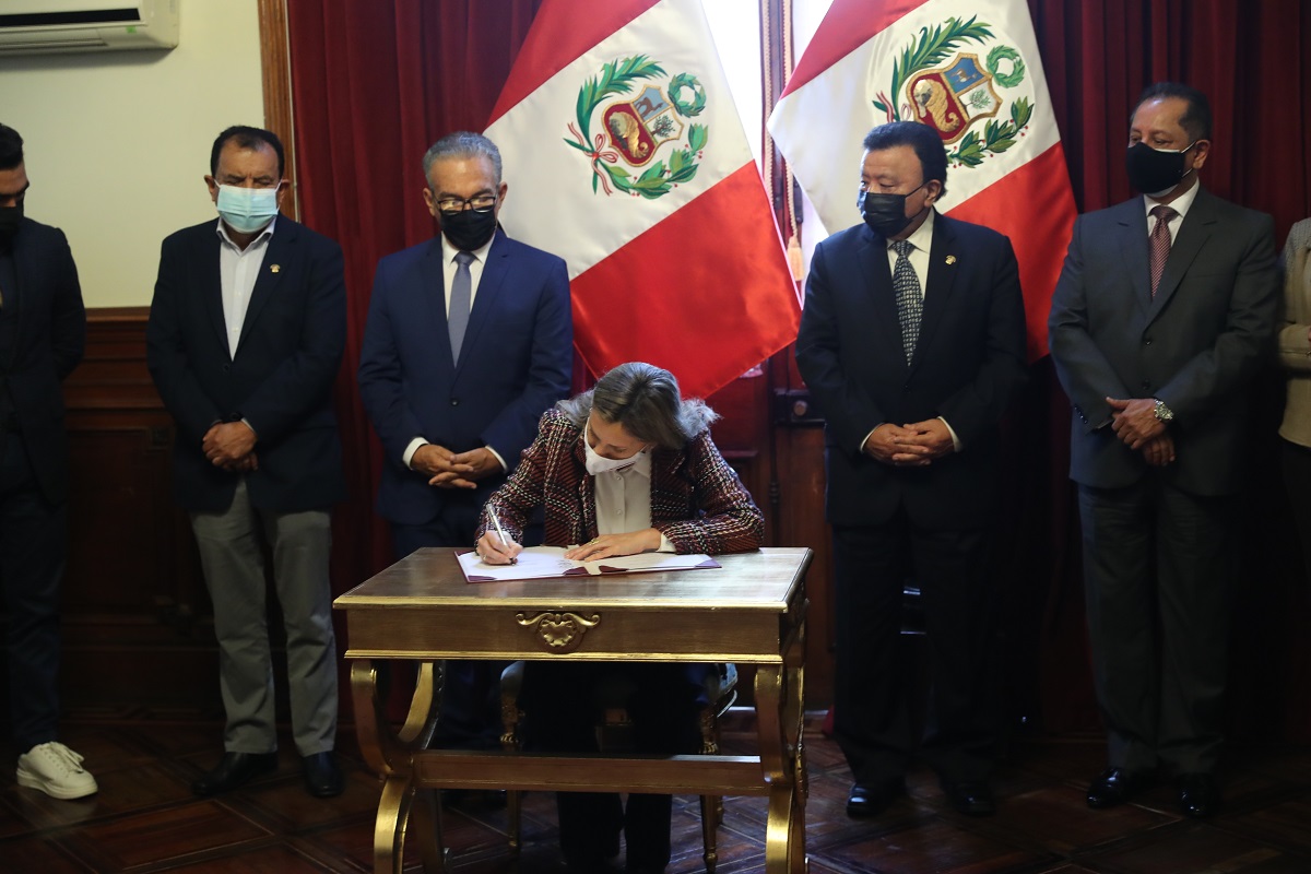 Perú promulgó su ley de control concurrente, norma busca el uso correcto de los recursos en la gestión pública en el país.