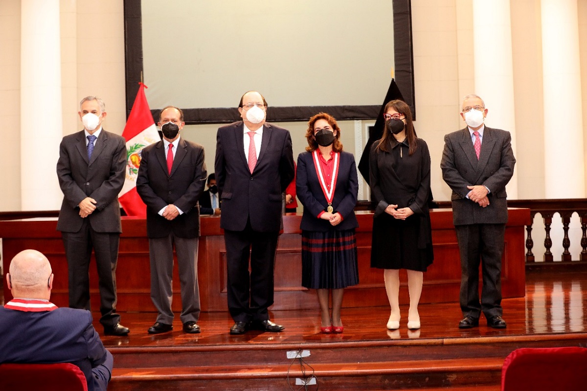 Juramentaron presidente y directores del Banco Central de Reserva del Perú ante la presidenta del Poder Judicial.
