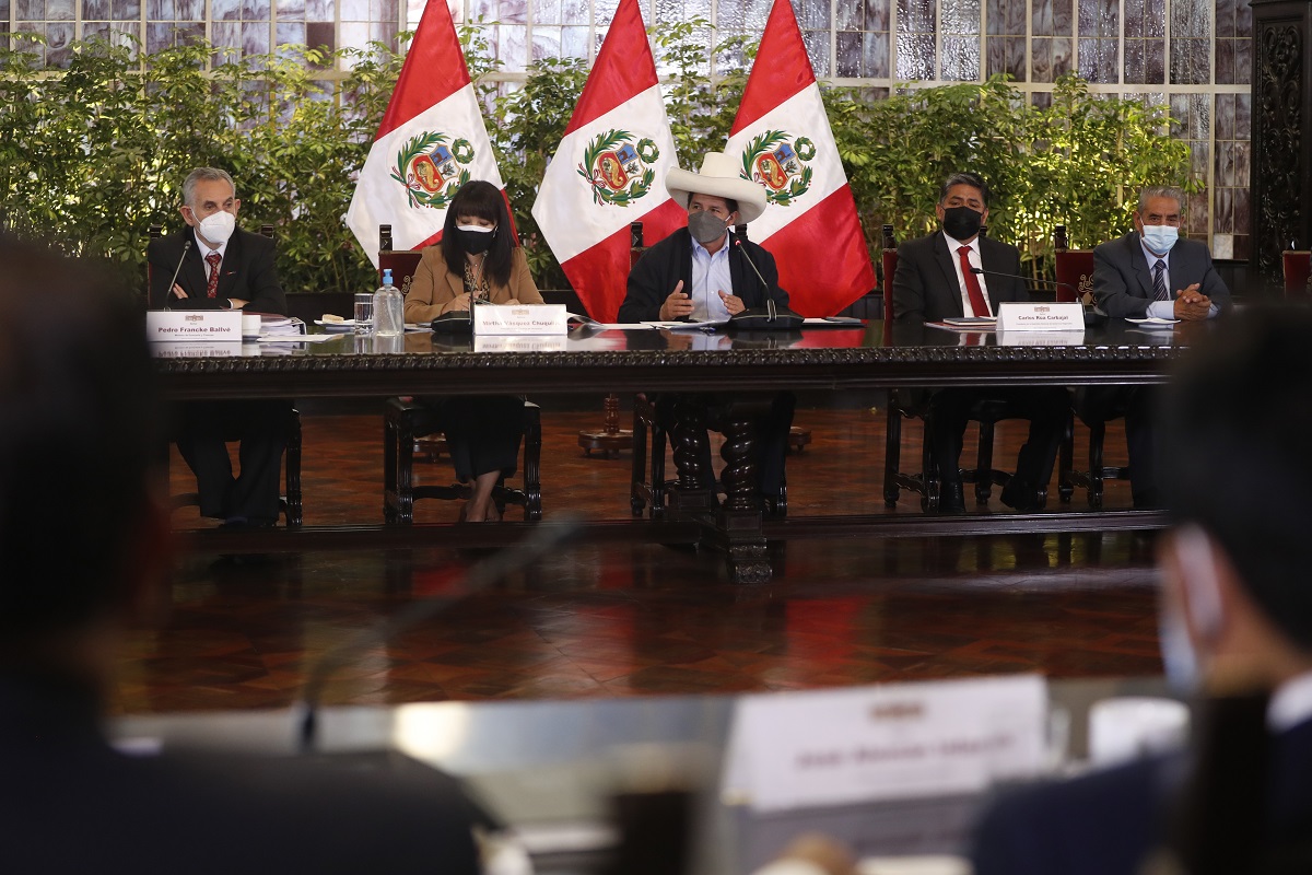 Trabajo del ejecutivo y gobiernos regionales permite que un 70% de peruanos este inmunizado indicó presidente Castillo.