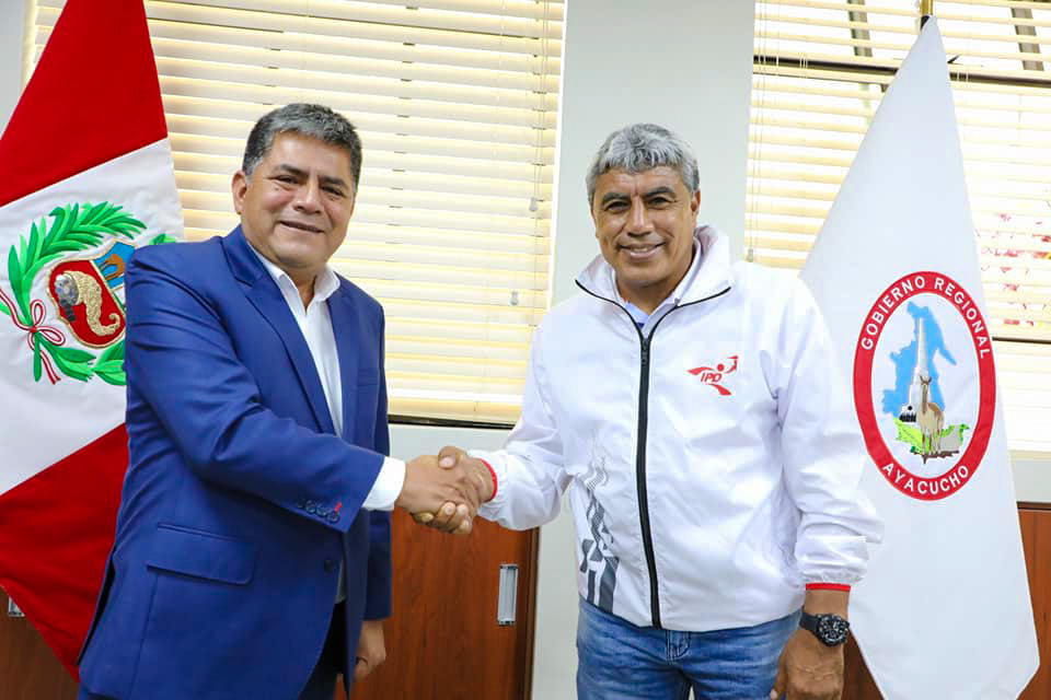 GRA Carlos Rua Carbajal y presidente del IPD, Julio César Rivera Gonzáles, socializan futura construcción de Complejo Deportivo Bicentenario.