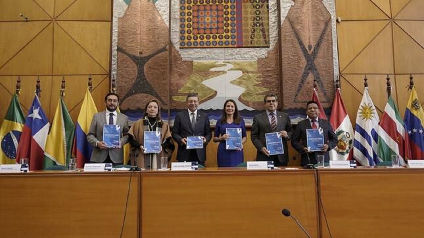 Perú suscribe Declaración Ministerial que aprueba la Agenda Digital Andina para acelerar la transformación digital en la región.