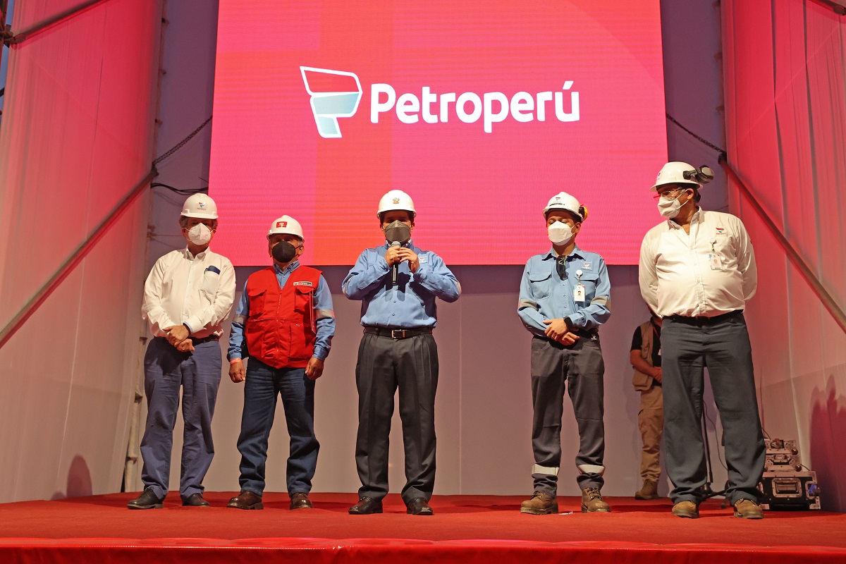 Presidente Pedro Castillo lidera decisión del pueblo de recuperar y estimular el petróleo y otros combustibles para todos los peruanos.