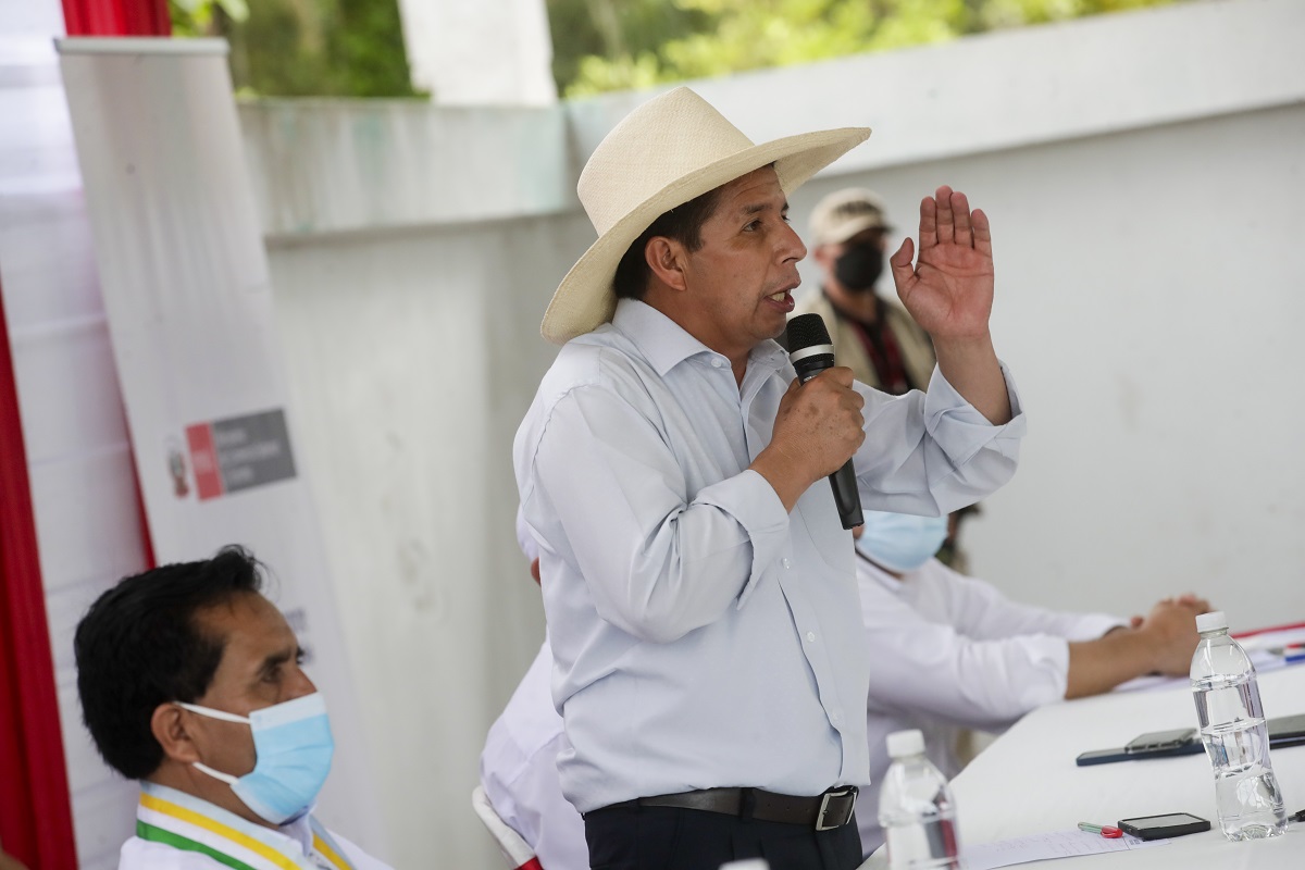 Con diálogo solucionaremos demanda de los transportistas y agricultores, sostuvo Castillo tras entrega de títulos de propiedad en San Martín.