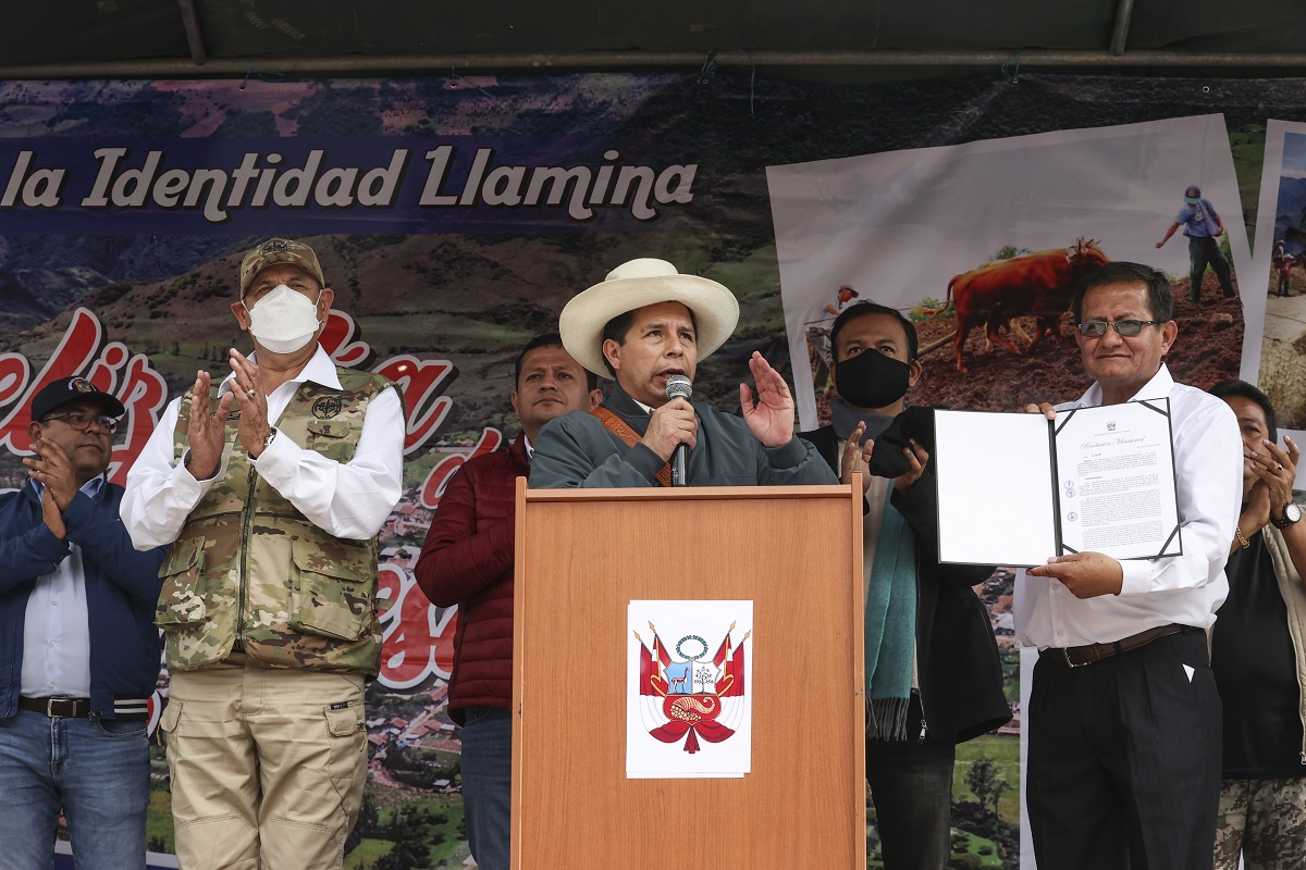 17.5 millones de soles para electrificación rural de 23 comunidades del distrito de Llama-Chota -Cajamarca, entrega presidente Pedro Castillo.