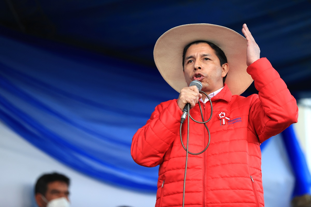 Jefe de Estado Pedro Castillo, exhorta al parlamento peruano, aprobar Ley del Bono Alimentario, para las familias más necesitadas.