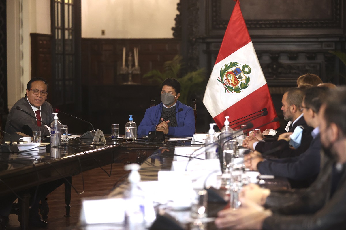 Jefe de Estado explica las facilidades y ventajas de invertir a empresarios e inversionistas de Colombia y representantes de PromPerú.