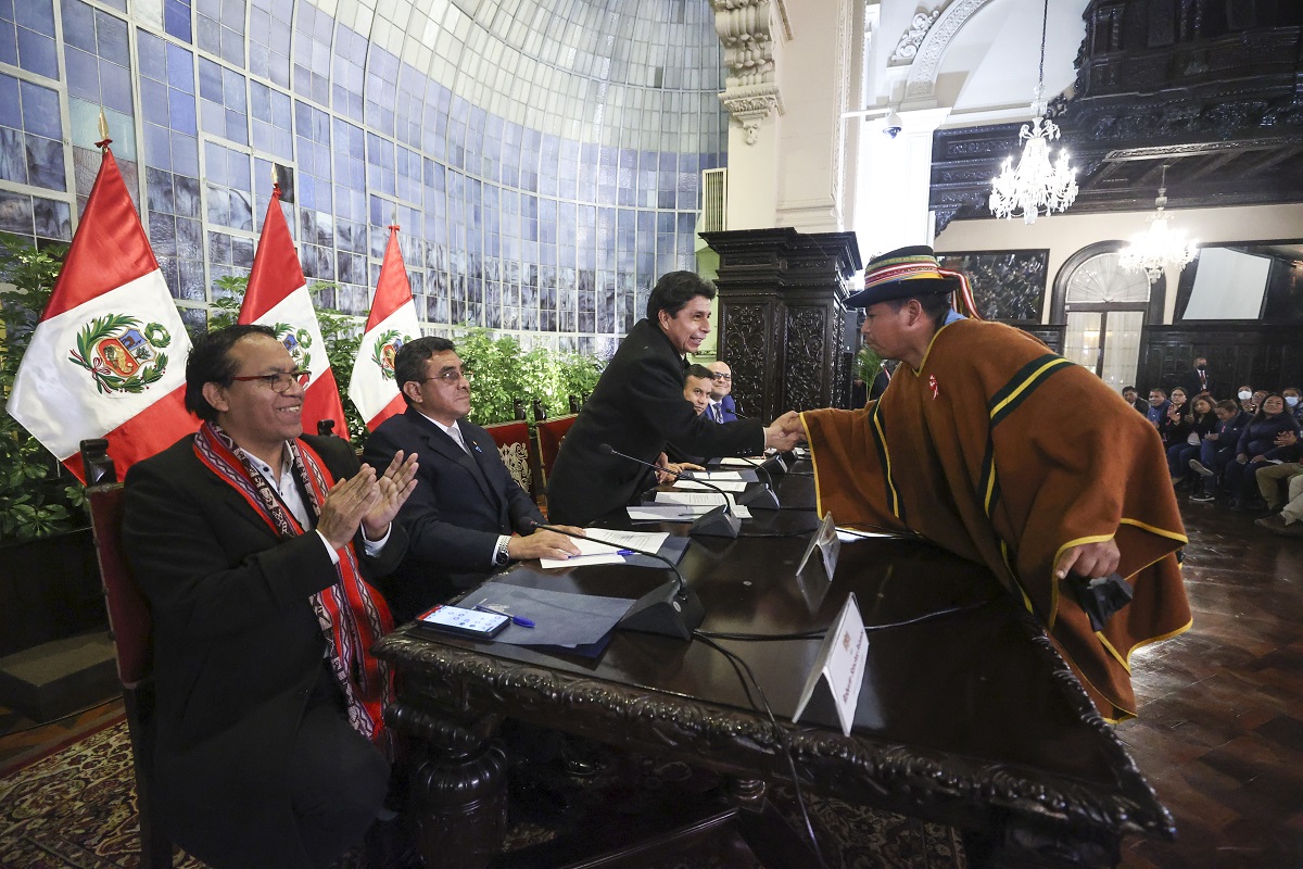 AVANCE: Presidente del bicentenario Pedro Castillo Terrones, se reúne con bases sociales regionales recibiendo el respaldo de toda la nación Inca.