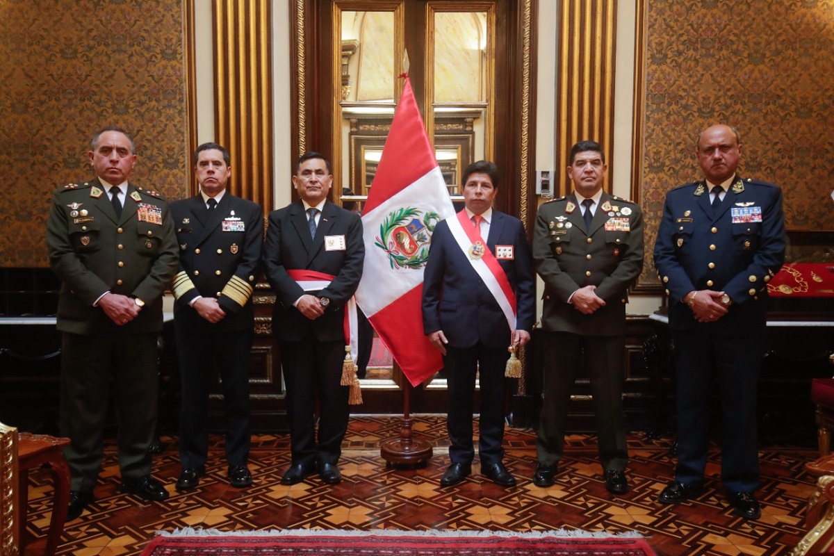 Jefes del Comando Conjunto de las FF.AA. ratifican su respaldo al presidente Pedro Castillo Terrones, como Jefe Supremo de las Fuerzas Armadas.