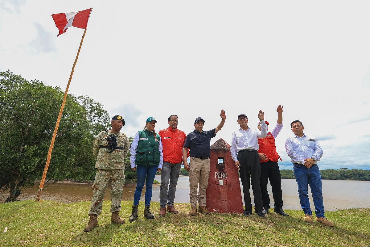 Presidente y jefe supremo de las FF.AA. Pedro Castillo llegó hasta el hito N°206 en la zona de frontera peruana con Ecuador y Colombia.