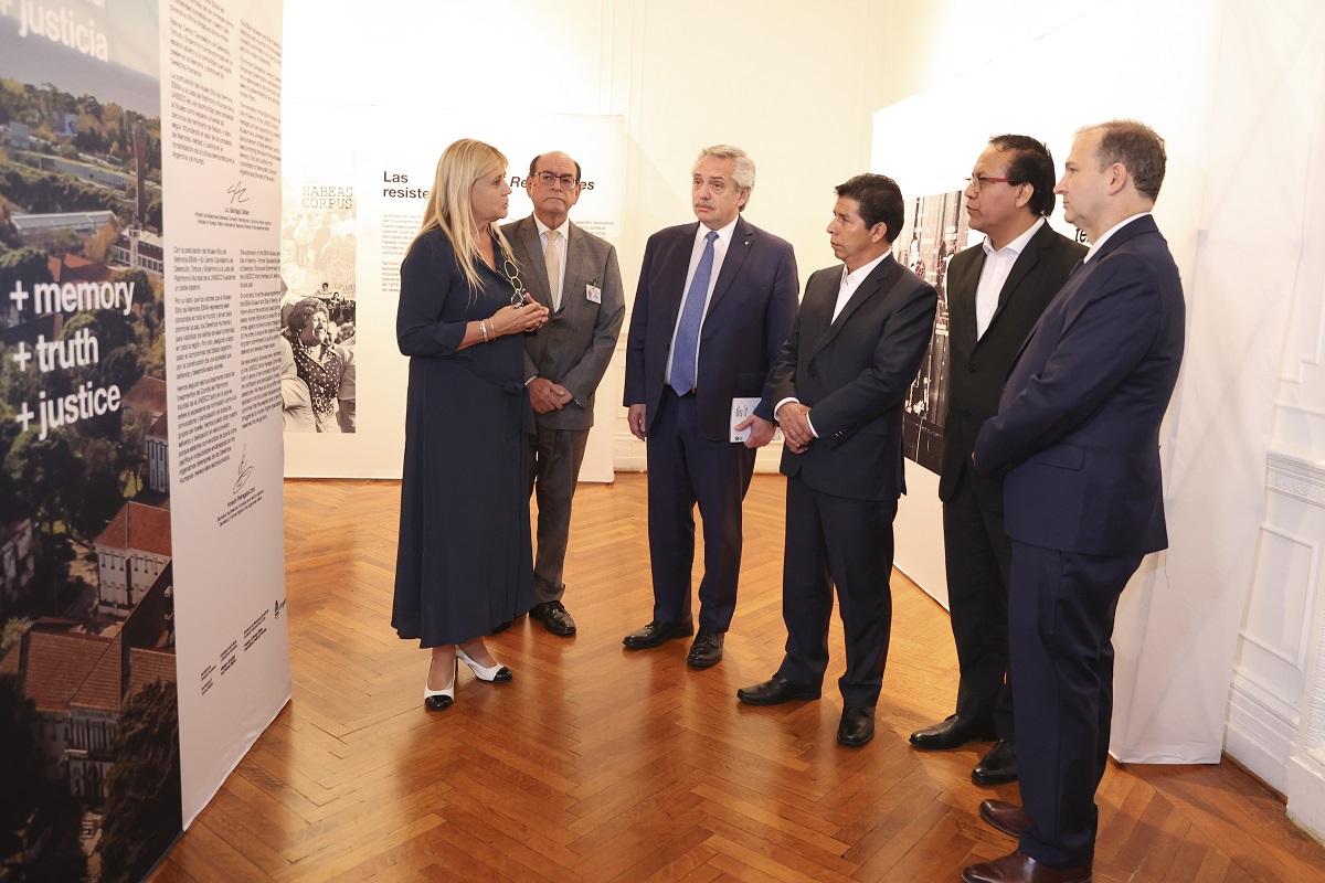 Jefe de Estado Pedro Castillo recorrió muestra “ESMA - Patrimonio del Nunca Más" junto a su homólogo de Argentina, Alberto Fernández.