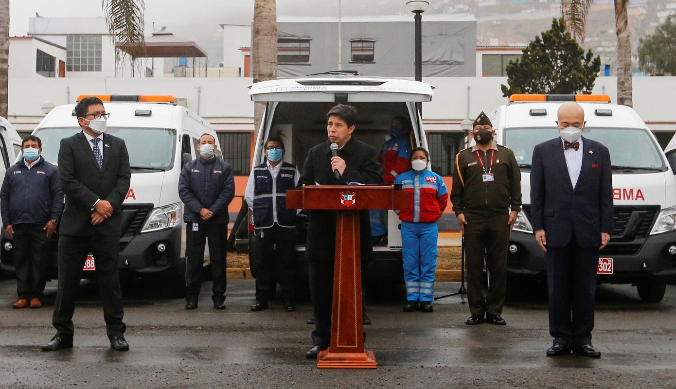 Presidente Pedro Castillo Terrones entregó 18 ambulancias modernas y equipadas para hospitales y centros médicos de Lima Metropolitana.