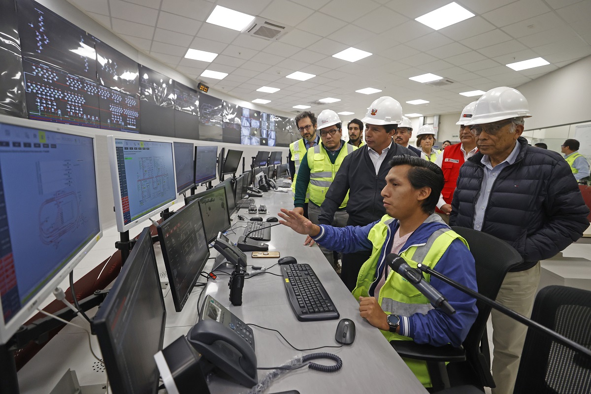 Jefe de Estado revisó trabajos de la línea 2 del metro de Lima y Callao en el tramo del distrito de Santa Anita.