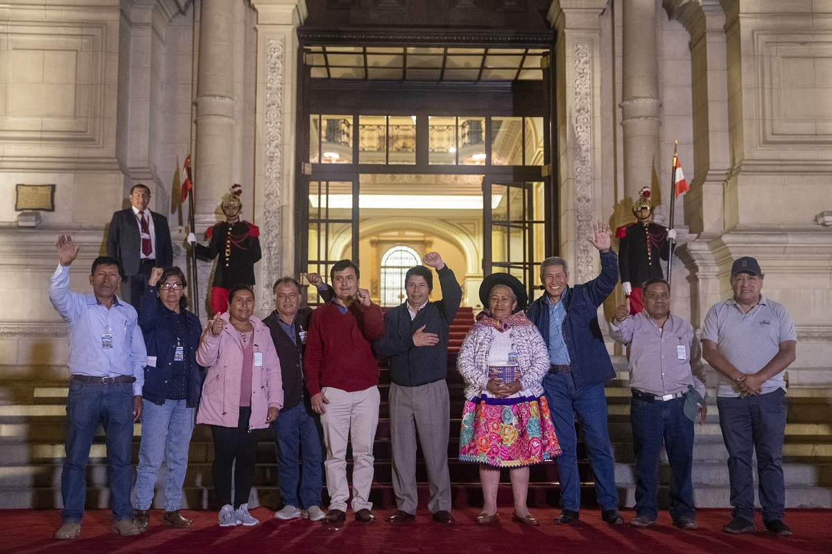 Gobierno de Pedro Castillo anuncia conformación de mesa de trabajo para atender demandas de los agricultores y ollas comunes.