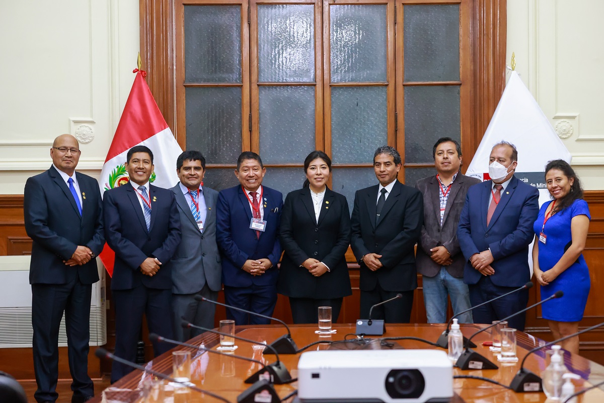 Colegios de Abogados del Perú, destacaron y respaldaron designación de Betssy Chávez, como presidenta del Consejo de Ministros del Perú.