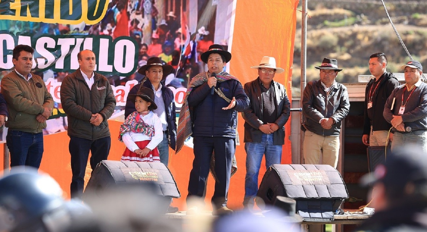 Desde Apurímac, presidente Castillo: "No voy a retroceder frente a intereses mezquinos de grupos políticos que le dan la espalda al país".