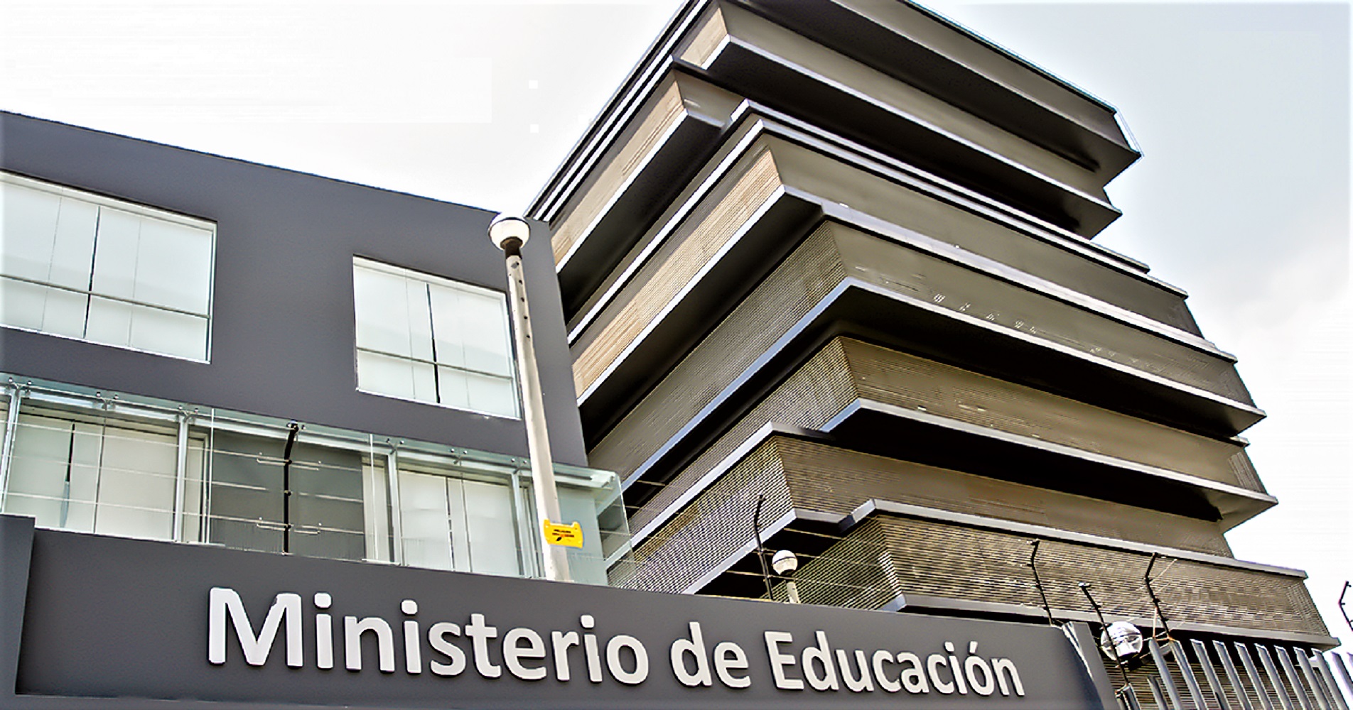 Comunicado N.° 009-2023-MINEDU, gobierno posterga inicio de año escolar en Lima hasta el 20 de marzo.